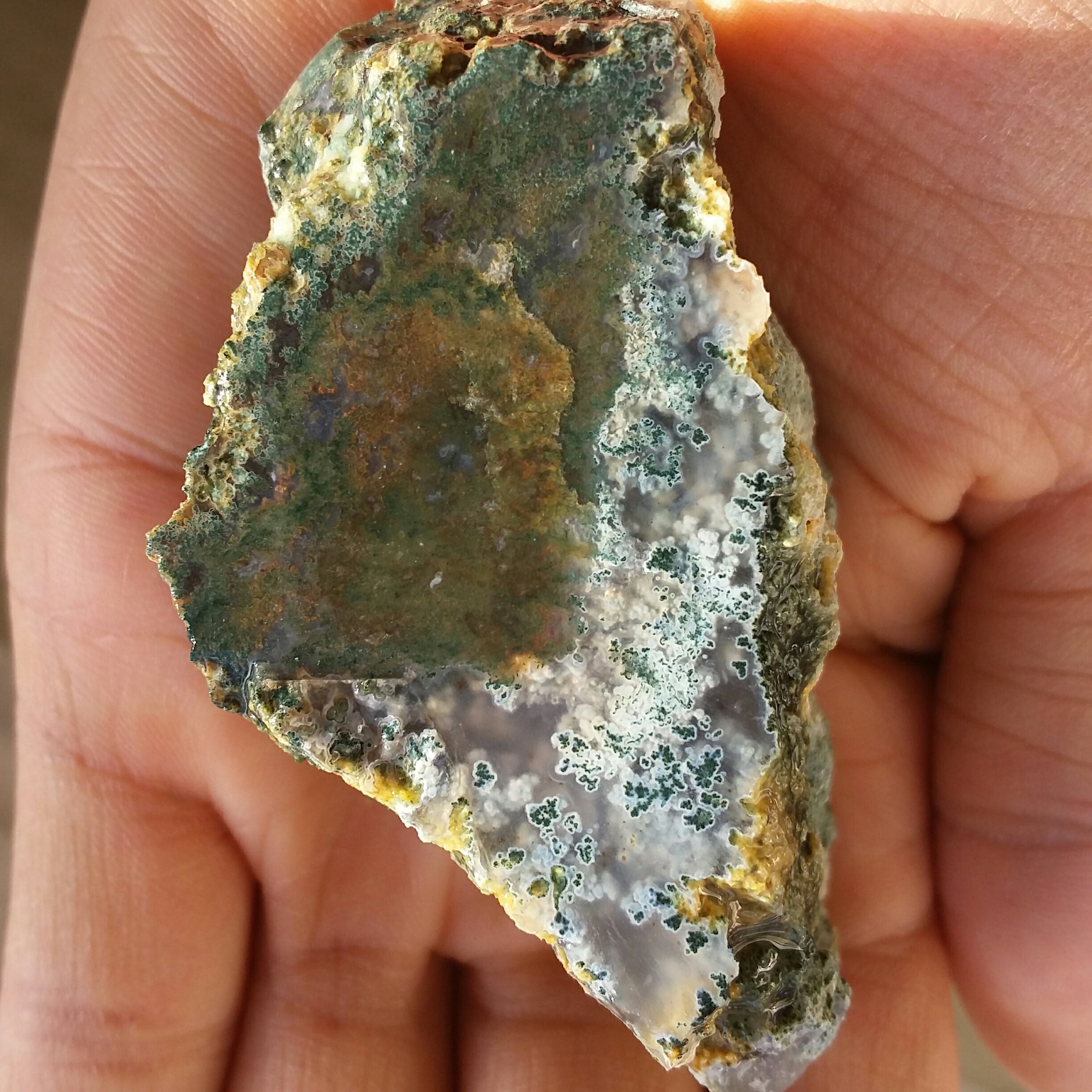 اسلایس سنگ راف عقیق شجر شکوفه زمینه سوسنی به همراه منظره 100 در 100 طبیعی شاهکار خلقت
با قابلیت ساخت چندین نگین محشششر
