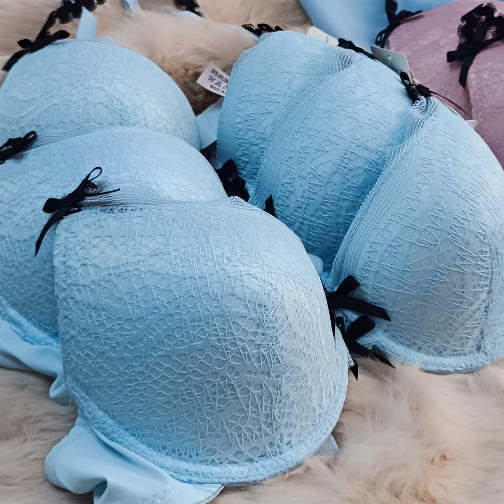 سوتین تک با حلقه پشت گردن مدل گردنی در دو رنگ بسیار جذاب دارای جک دوبل بسیار زیبا و خوش فرم