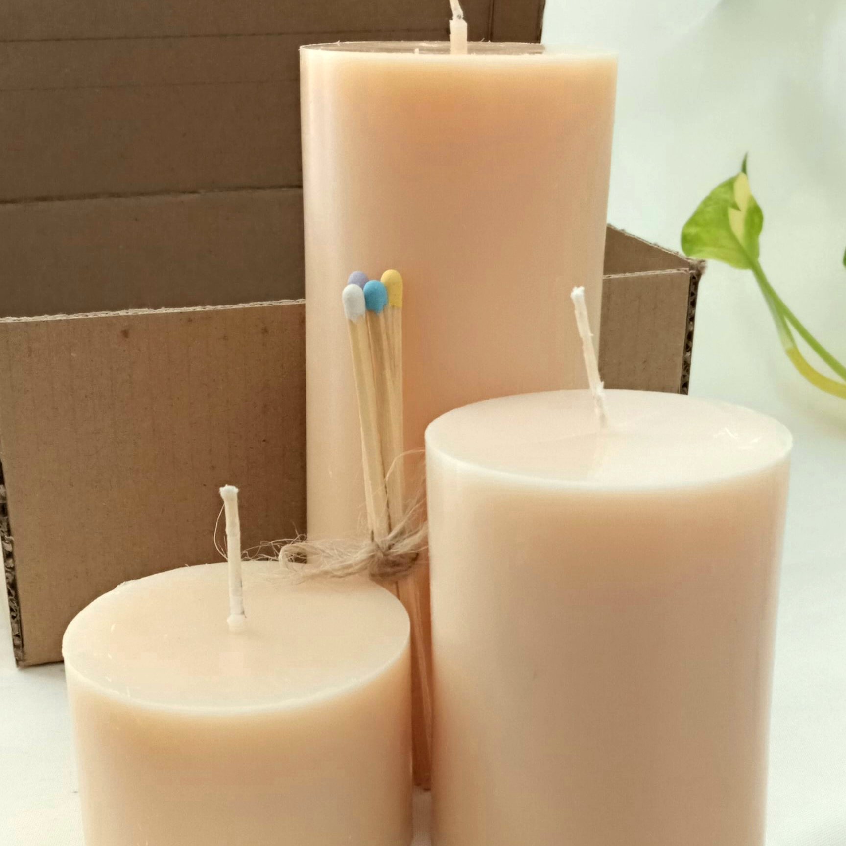 شمع استوانه ای مجموعه ی سه عددی در بسته بندی زیبا و مناسب