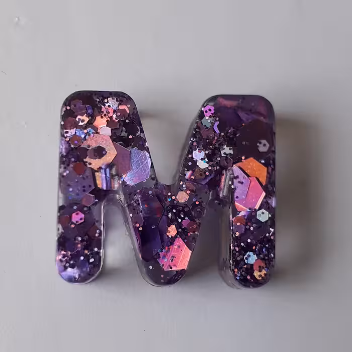 جاکلیدی حرف M با اکلیل