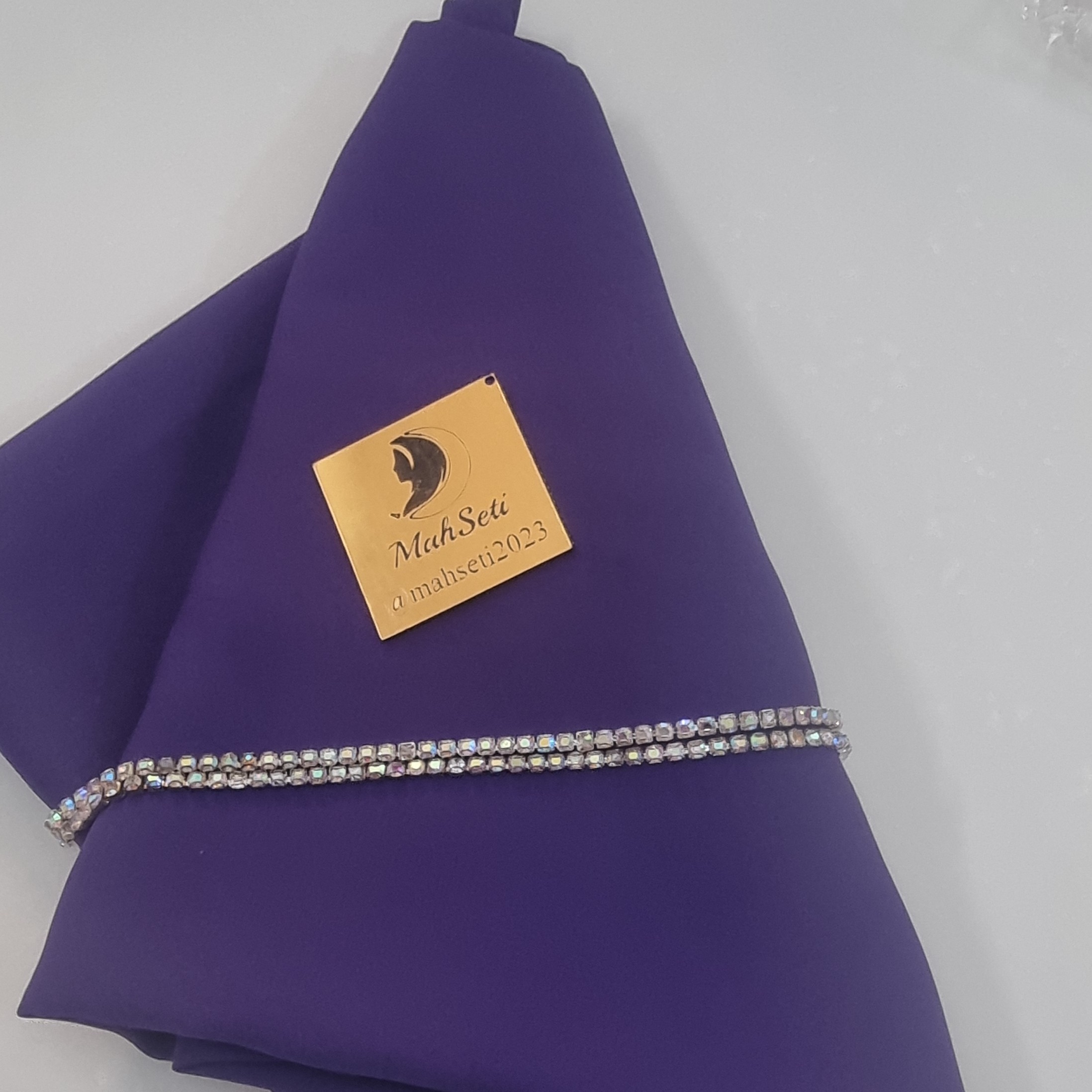روسری کرپ حریر درجه یک - کد 5026 رنگ بنفش - سایز130