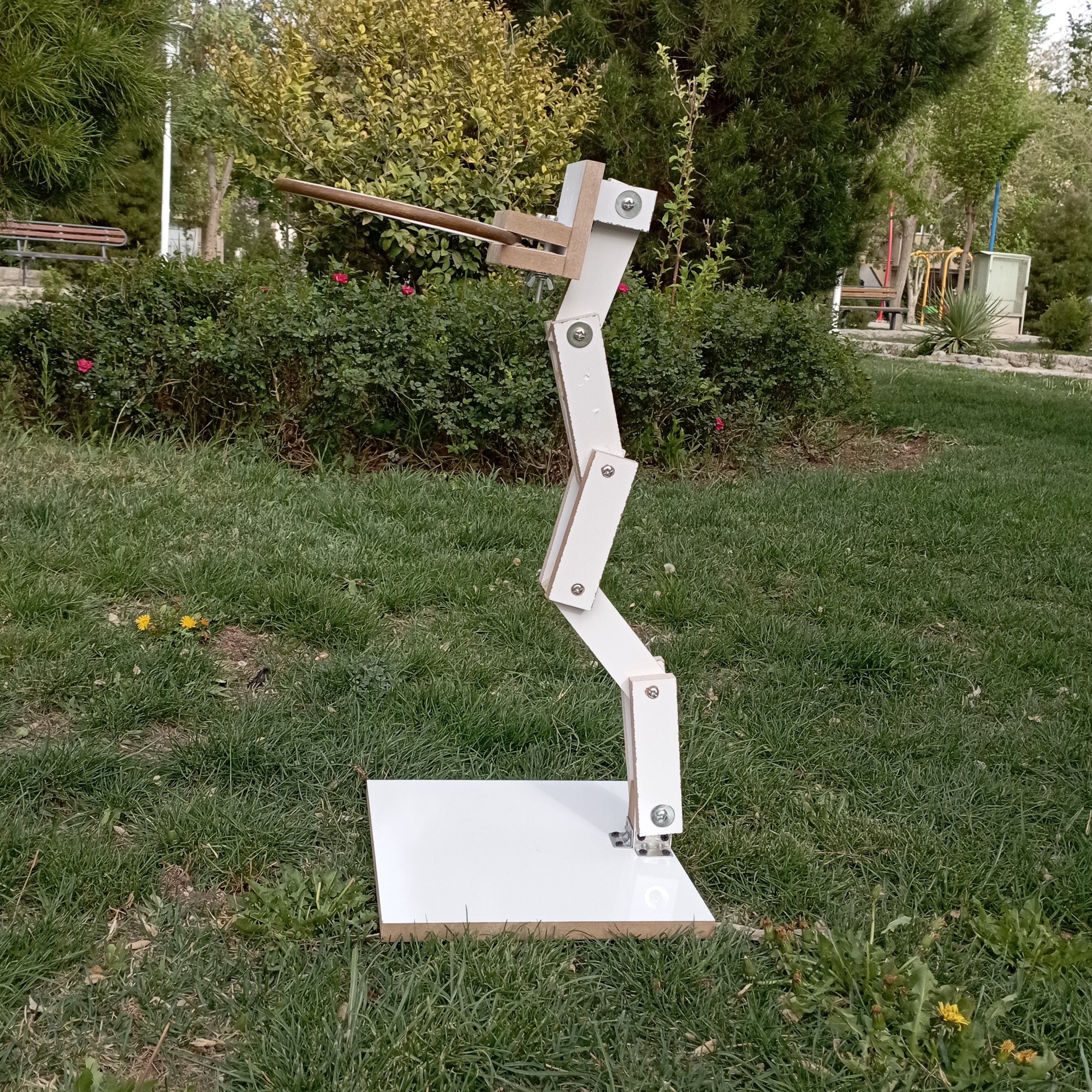 پایه نگهدارنده کارگاه گلدوزی