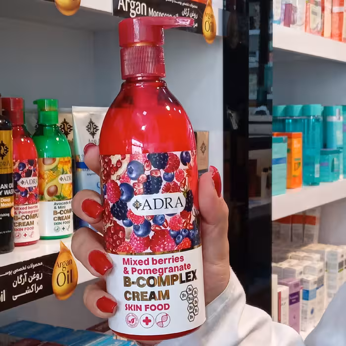 کرم مرطوب کننده ب کمپلکس حاوی تمشک بلوبری و عصاره انارآدرا دست و بدن