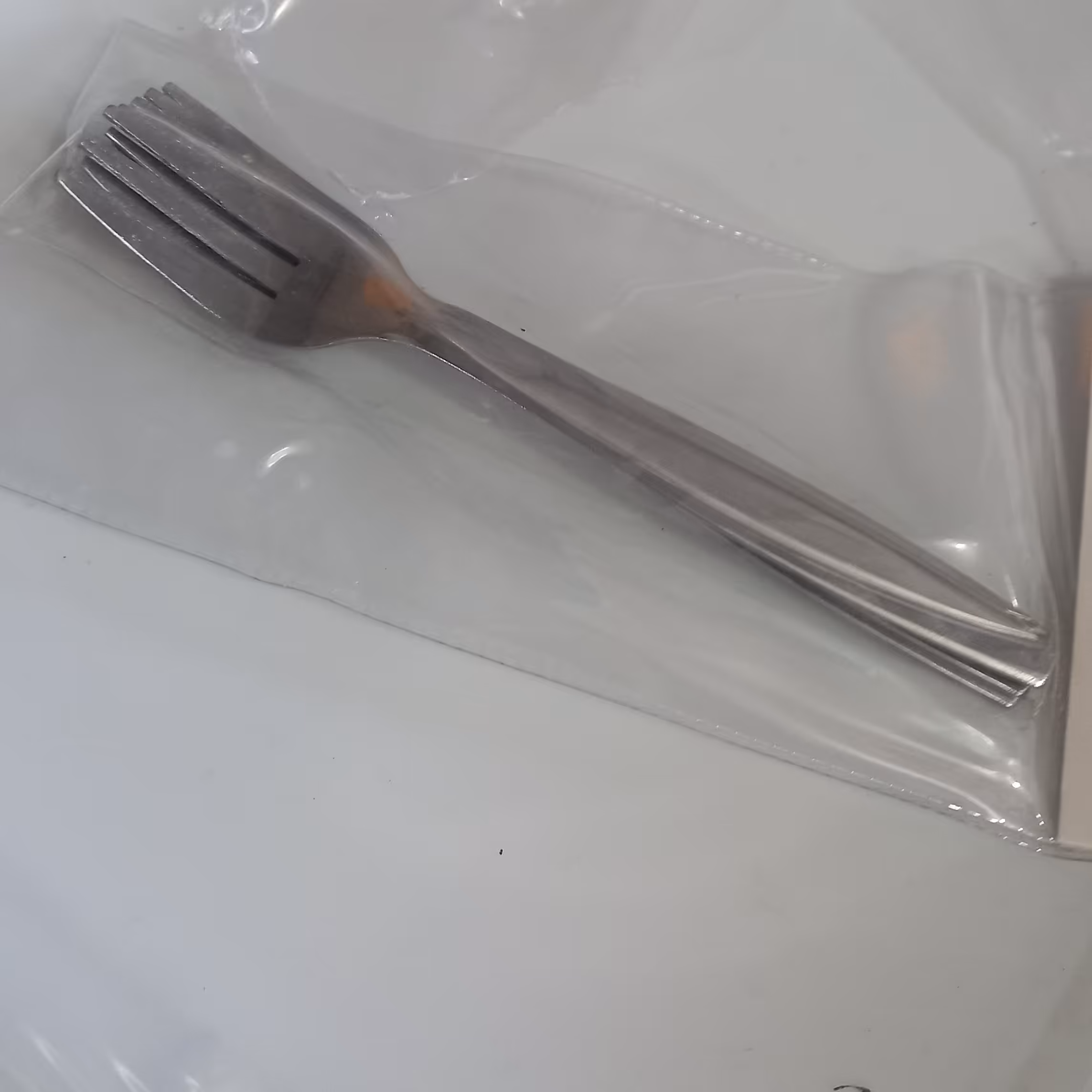 6 عدد چنگال کوچک استیل وزن حدود 110 گرم  کیفیت عالی ساخت کشور چین