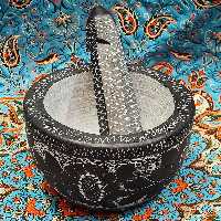 هاون سنگی حکاکی شده دسته دار طرح گل پنجبرگ لبه گرد