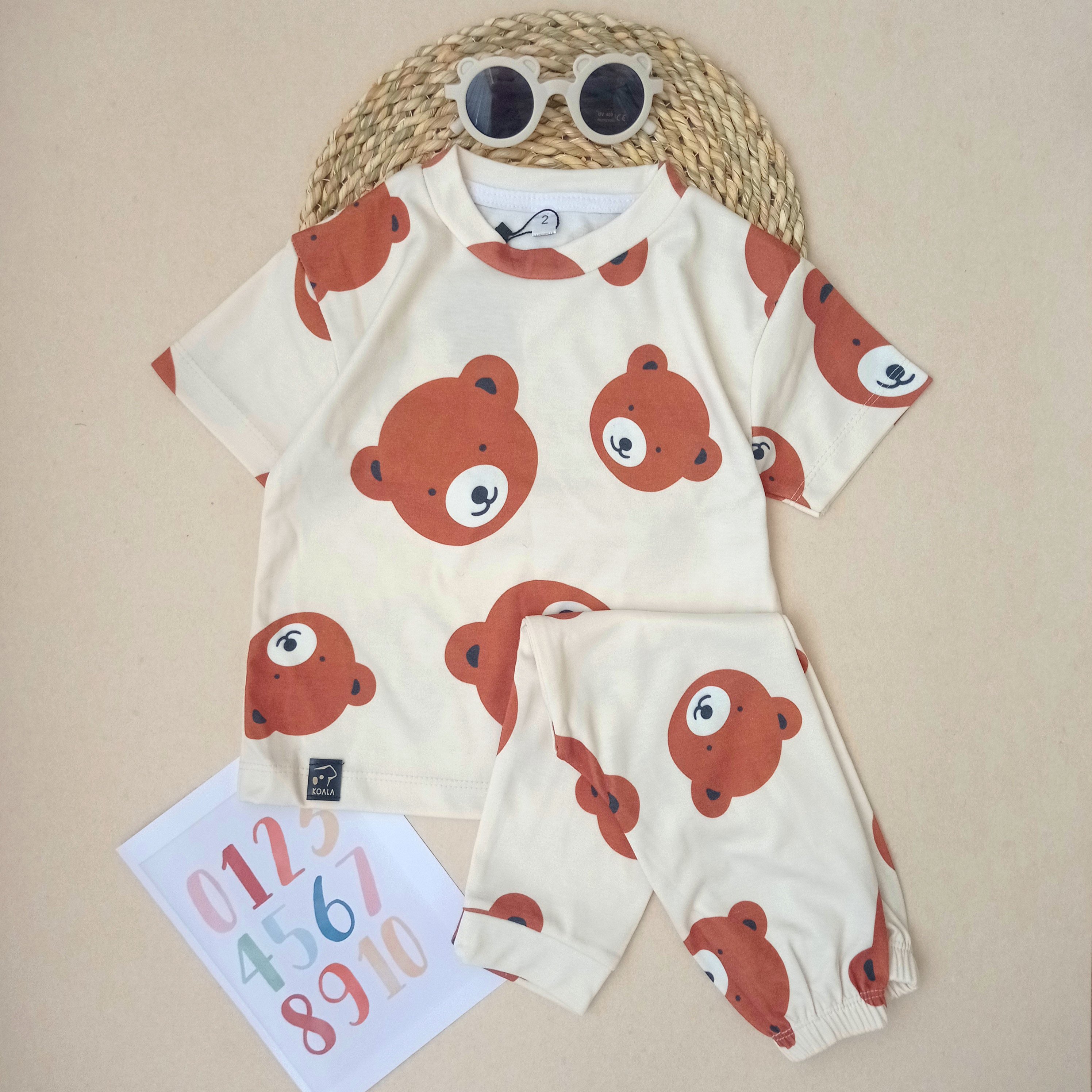 تیشرت و شلوار 