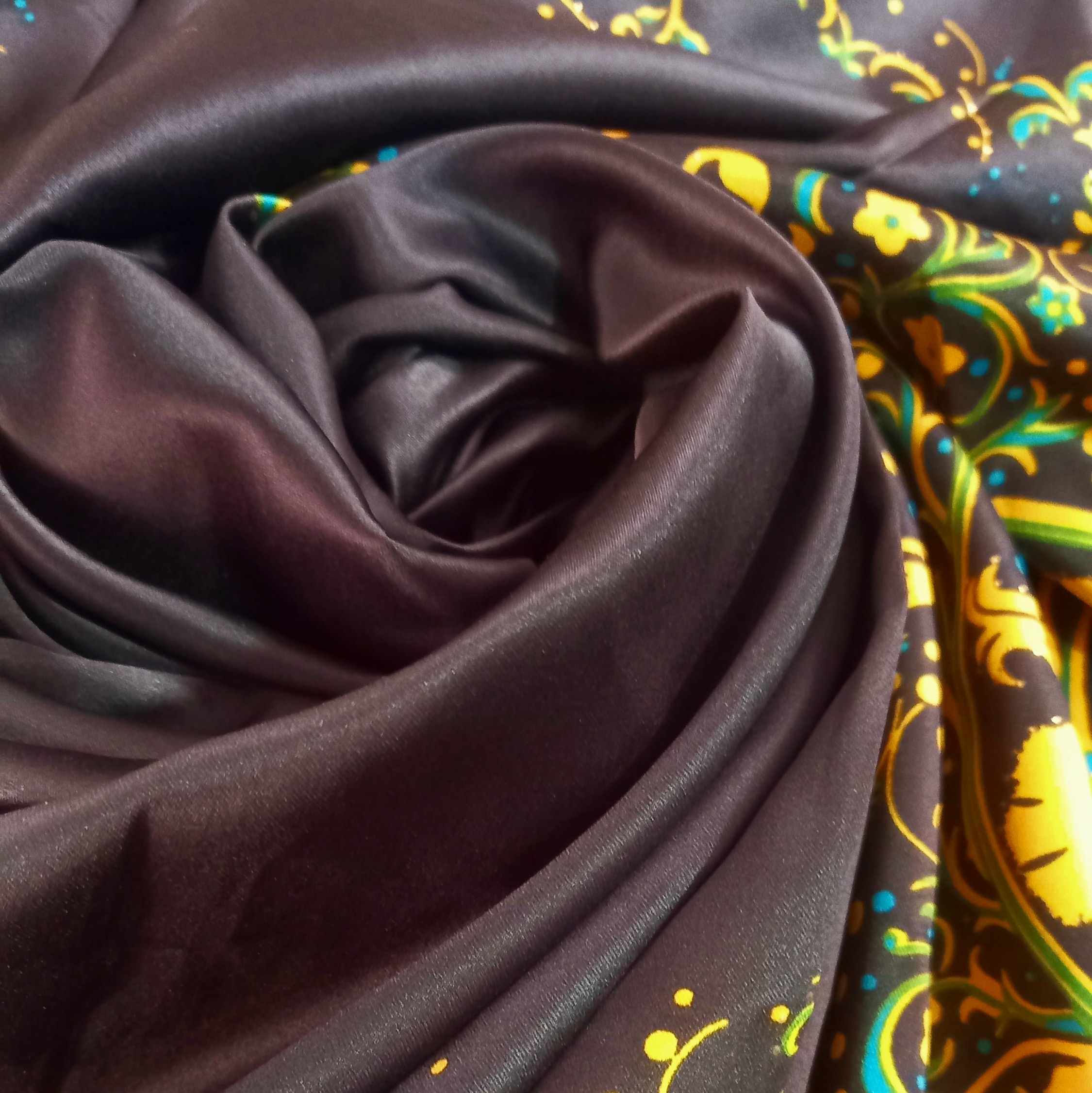 روسری ساتن حاشیه دار