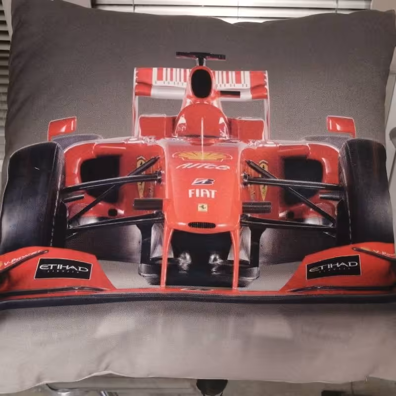 پارچه رویه کوسن 40 در 40 طرح ماشین مسابقه ای (پس کرایه)