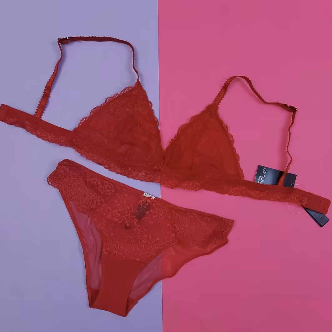 ست شورت و سوتین توری بدون ابر و فنر راحتی و شیک محصول اروپا برند اسمارا آلمان تنخور فوق العاده 