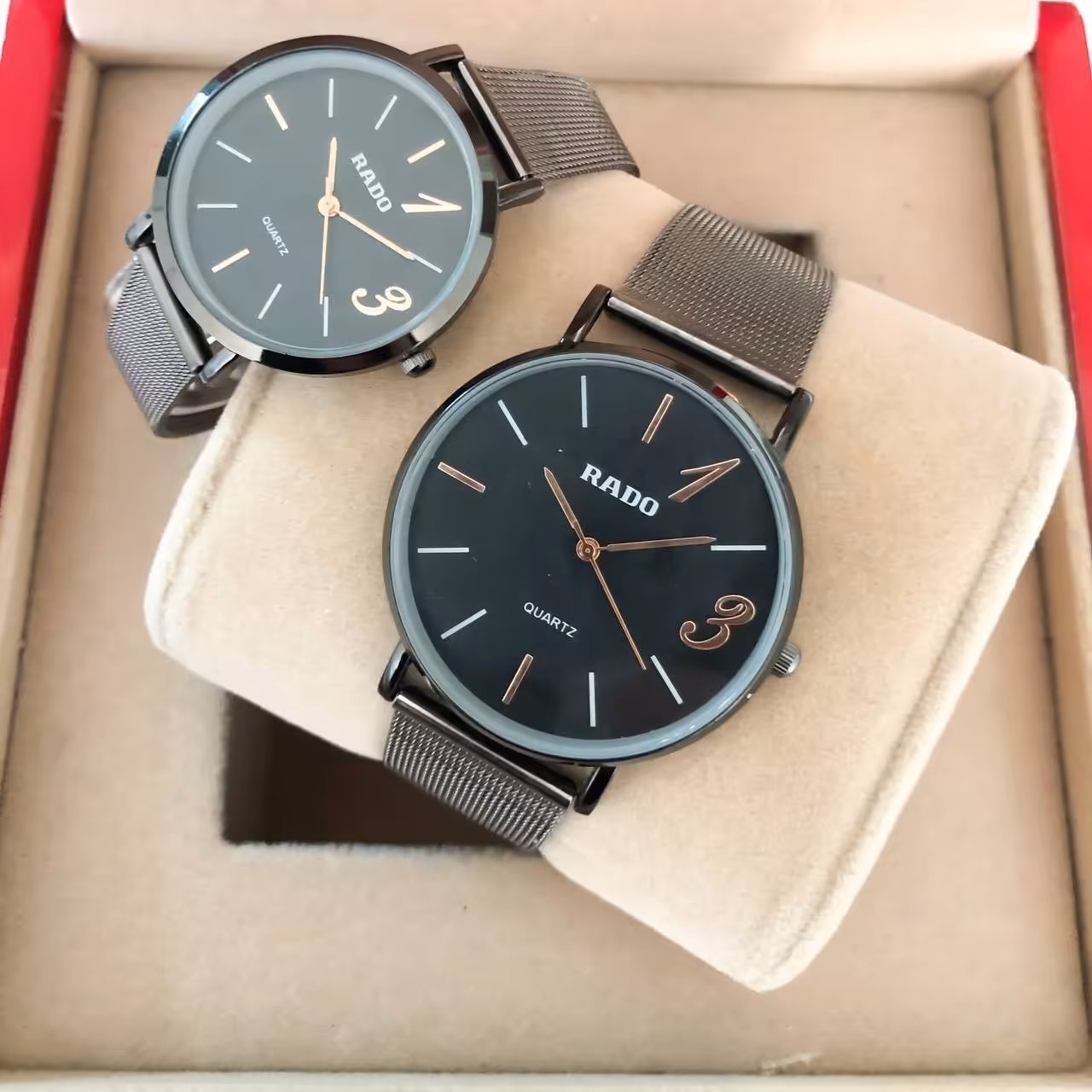 ست ساعت مچی مردانه و زنانه پسرانه و دخترانه برند رادو مارک rado بند حصیری مشکی صفحه مشکی شیک و جدید و لاکچری 