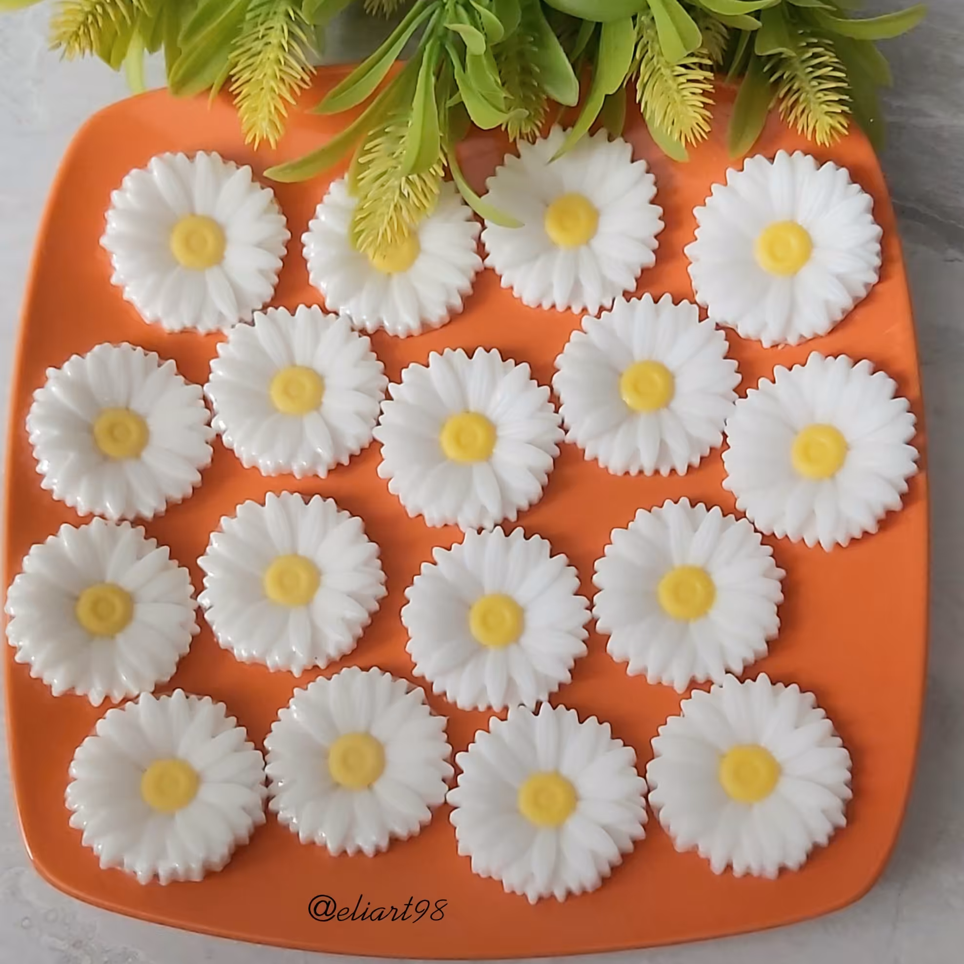 صابون دستساز گیاهی معطر گل بابونه  الی آرت صابون فانتزی صابون تزیینی صابون عروس صابون دستساز معطر صابون دکوری صابون