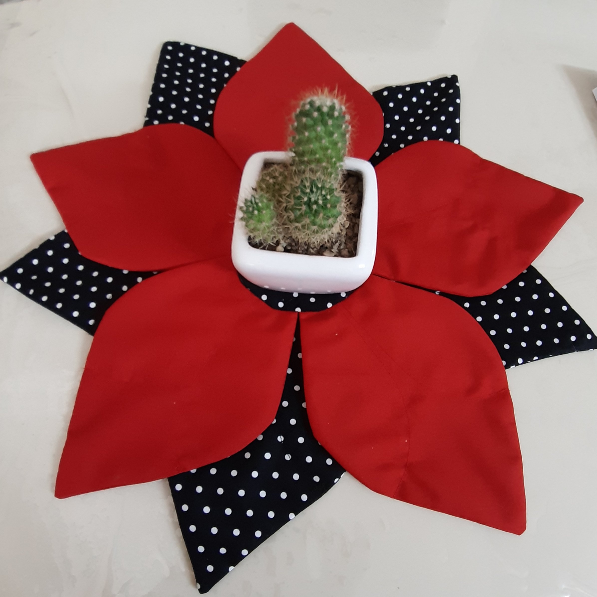 رومیزی عسلی پارچه ای خاخالی و ساده