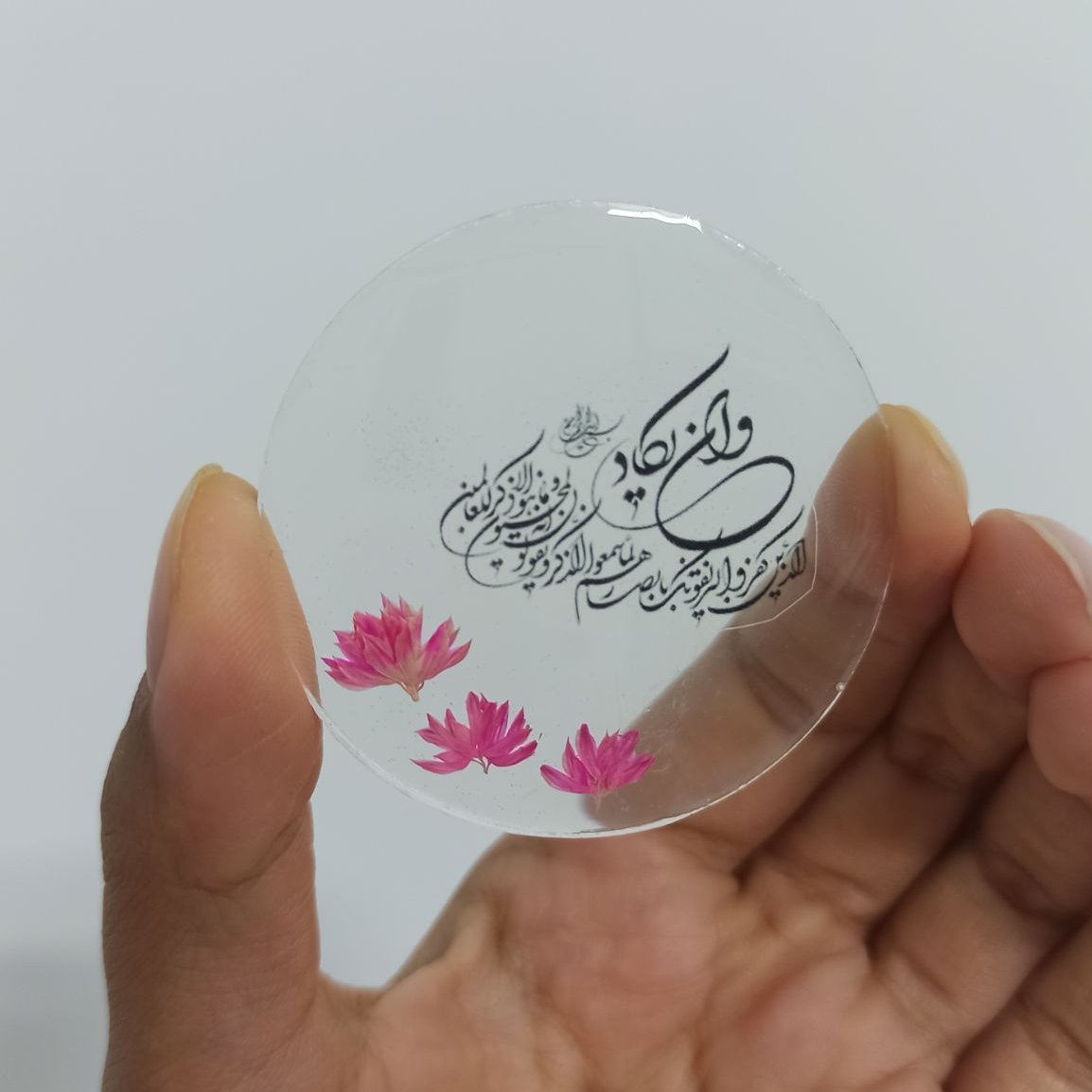 آویز خودرو رزینی وان یکاد دارای گل طبیعی