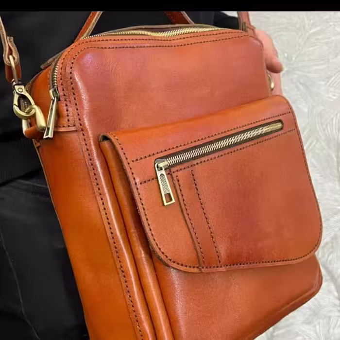 کیف حمایل چرم گاوی   ابعاد  کاملا دست دوز  