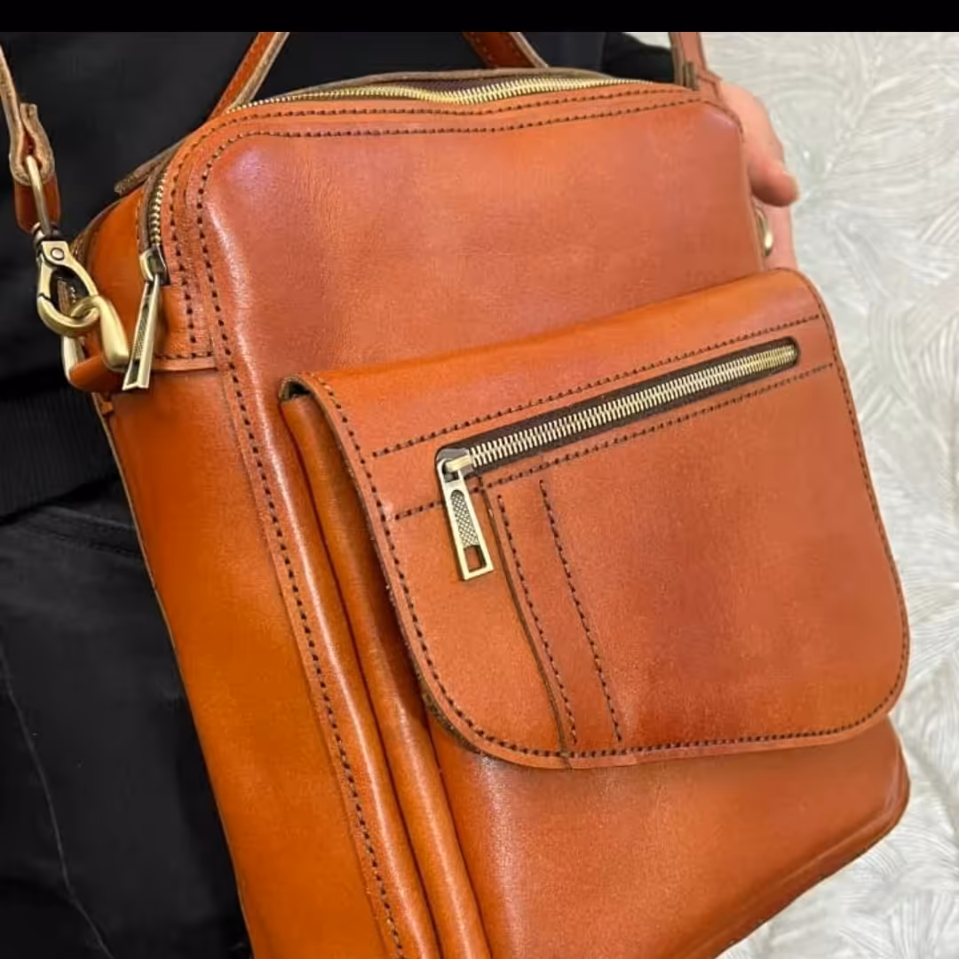 کیف حمایل چرم گاوی   ابعاد  کاملا دست دوز  