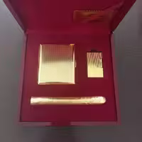 ست فندک و باکس اسموک روکش طلا همراه با جعبه و شناسنامه اصالت کالا با حک اسم 