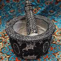 هاون سنگی حکاکی شده دسته دار طرح گل پنجبرگ