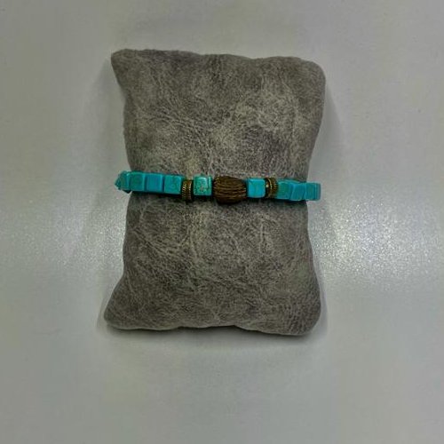 دستبند رنگ آبی فیروزه ایی وزن 10 گرم اندازه 32 سانتیمتر