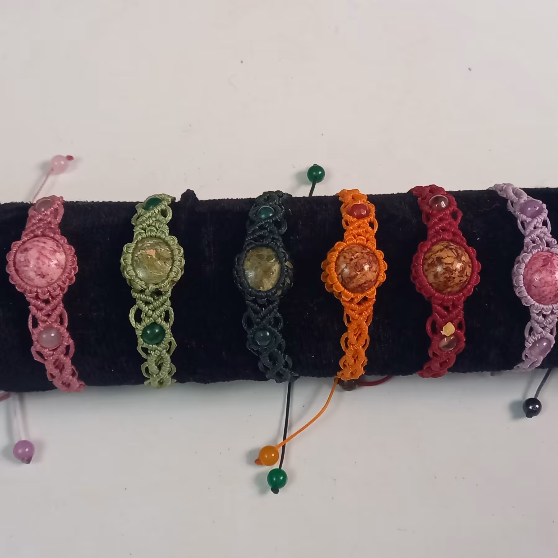 دستبند مکرمه با سنگ