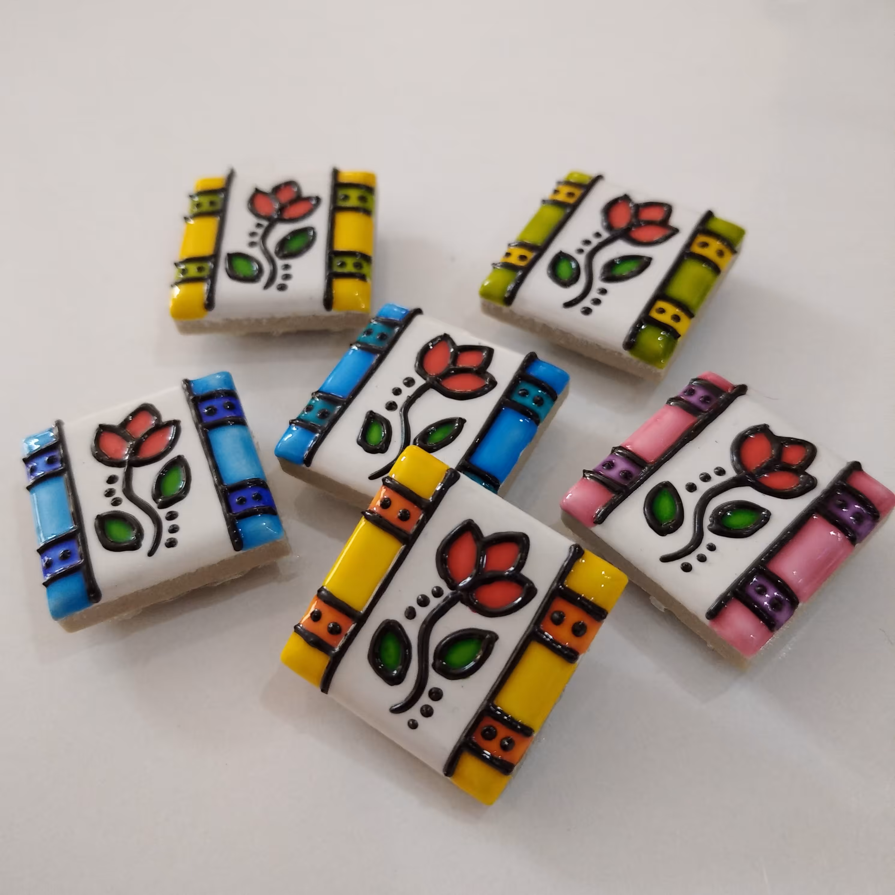 مگنت کاشی ویترای طرح گل  ابعاد دو و نیم در دو  و نیم سانتی متر