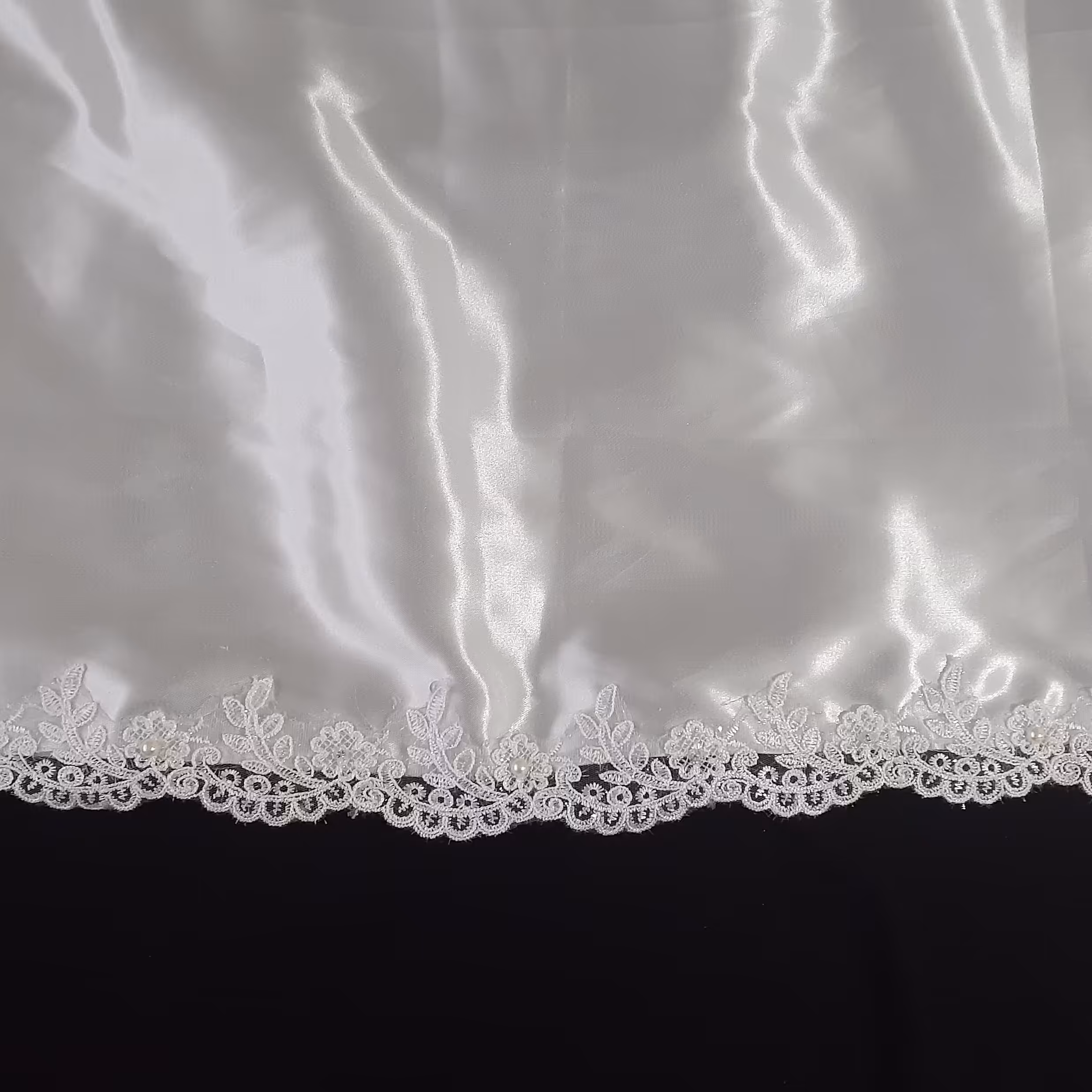 سفره قندساب ساتن مدل  حاشیه گیپور  