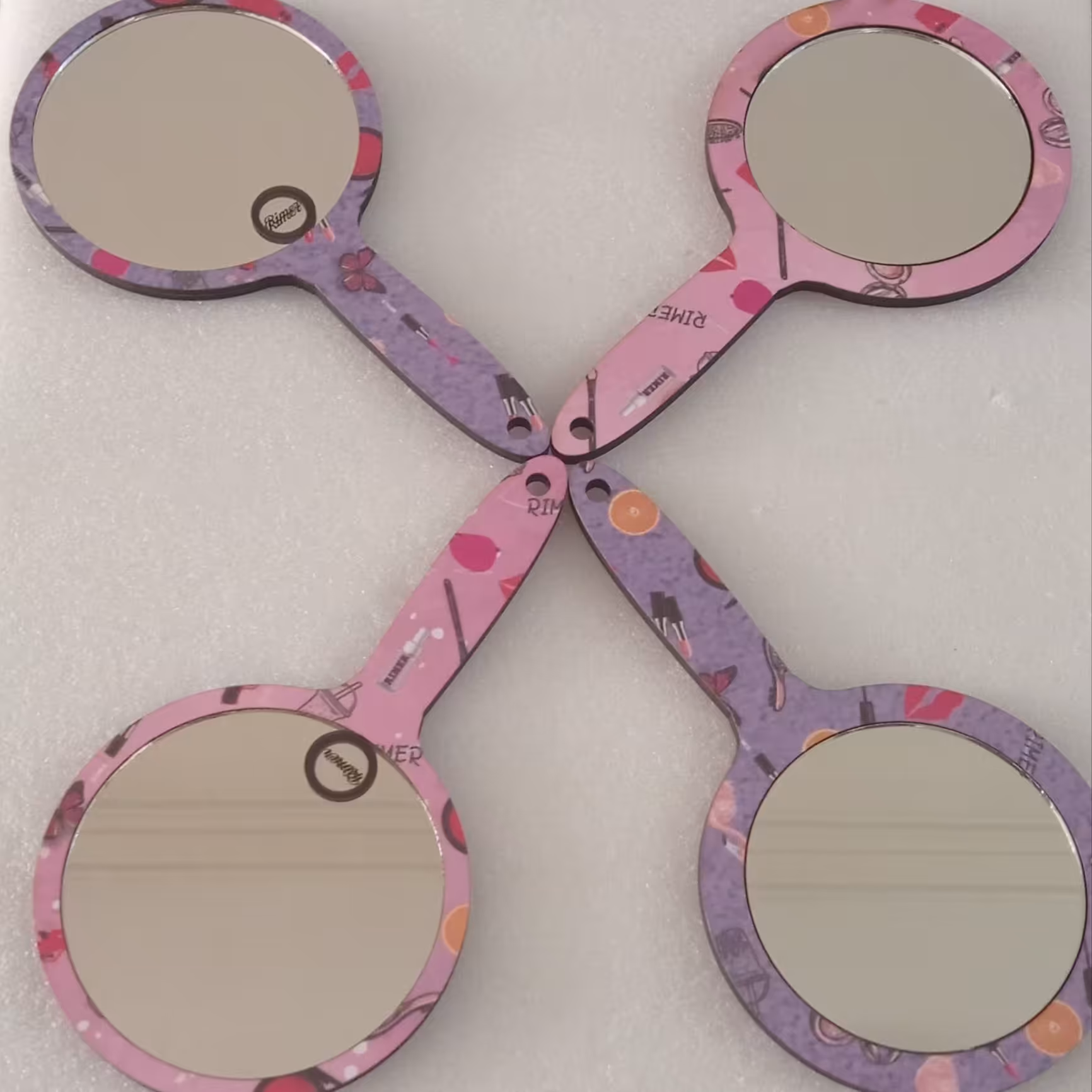 آینه عروسکی بزرگنما