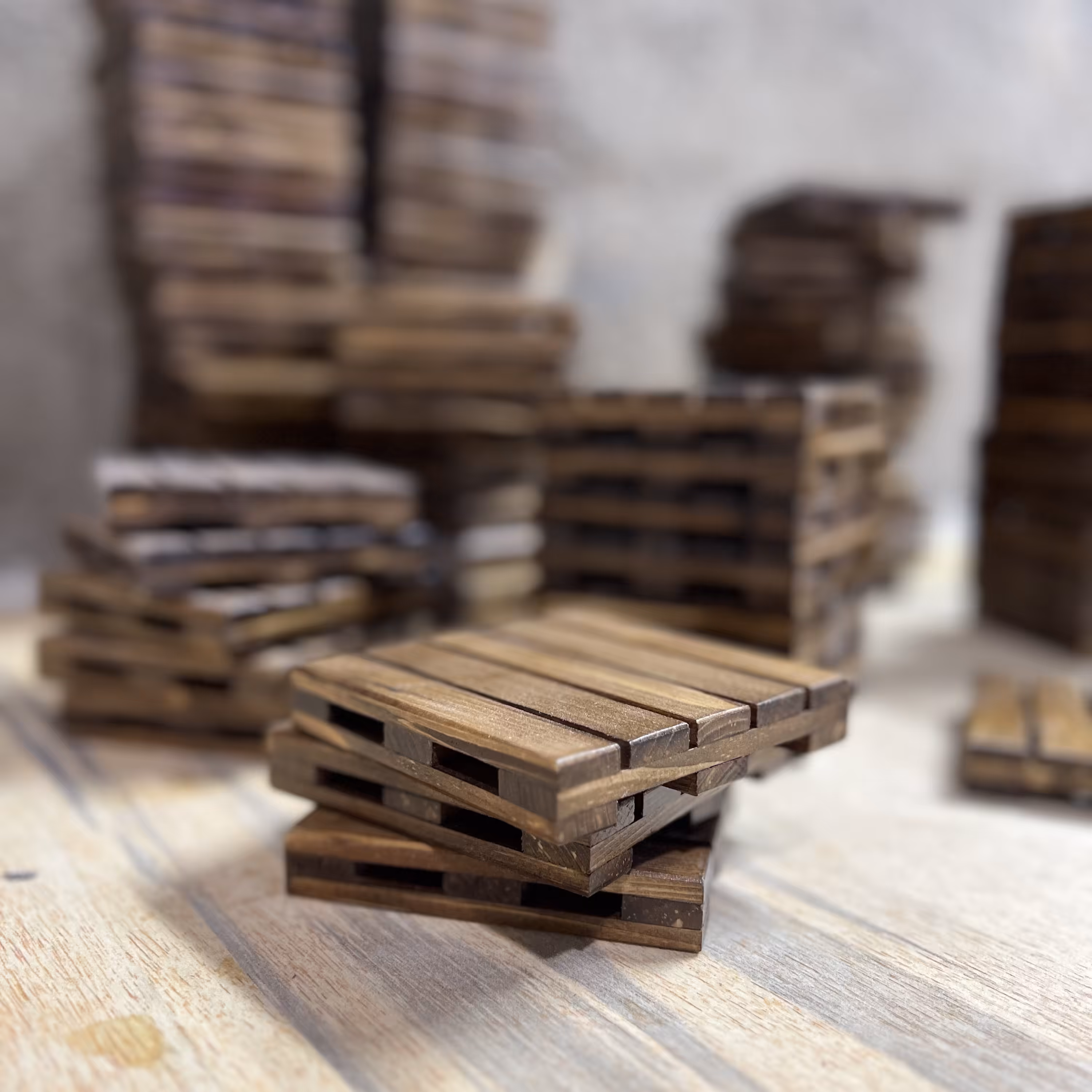 زیر لیوانی طرح پالت (پس کرایه)