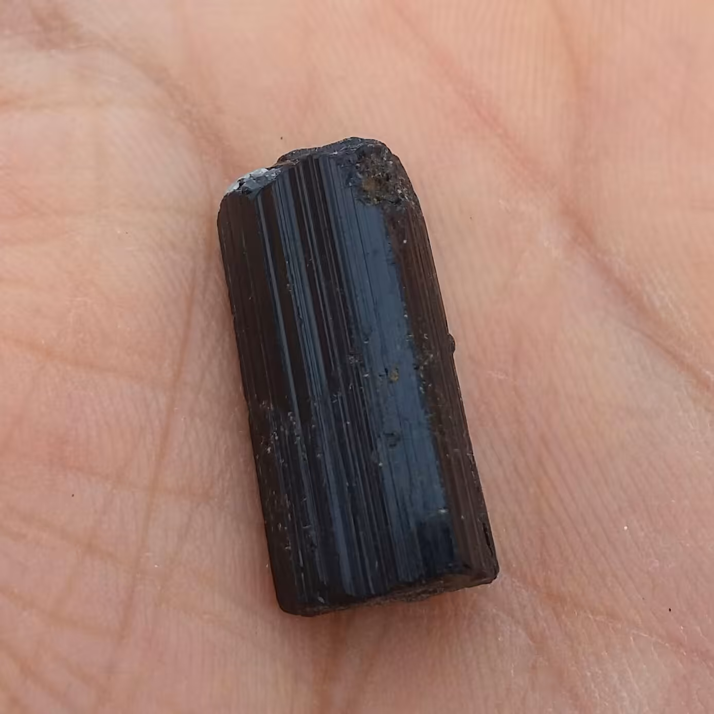 سنگ راف تورمالین شرول وارداتی ارزشمند شاهکار خلقت 100درصد طبیعی
مناسب جهت کلکسیون و ساخت نگین
کد 8482