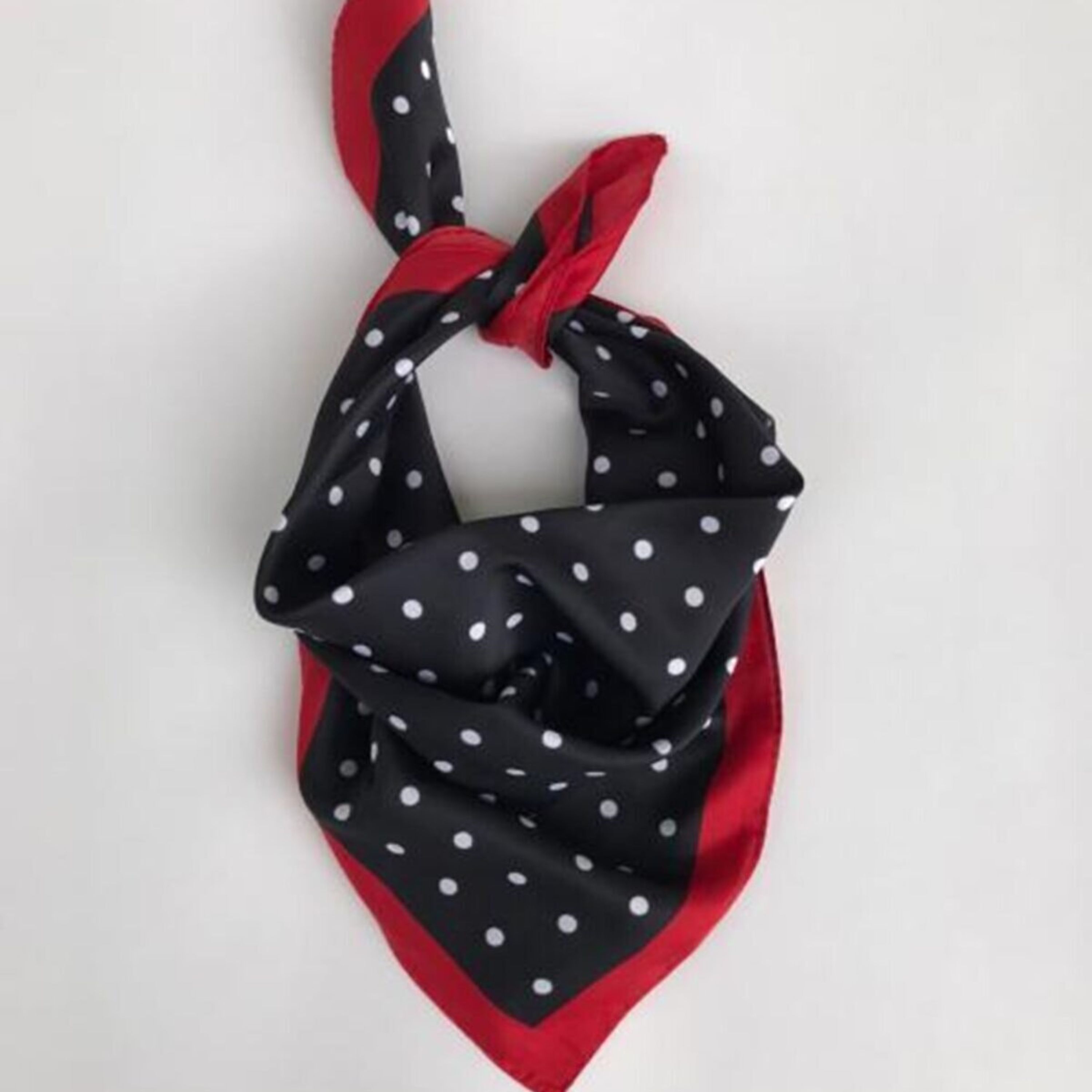 مینی اسکارف خالدار حاشیه قرمز 