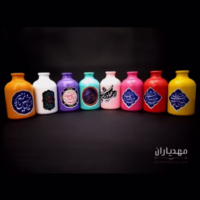 گلدان با طرح اسامی ائمه معصومین  و طرح های امام زمانی علیهم السلام های مذهبی ارتفاع 8 سانت پهنا 4 مناسب هدیه نیمه شعبان