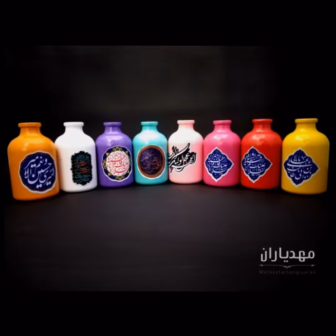 گلدان با طرح اسامی ائمه معصومین  و طرح های امام زمانی علیهم السلام های مذهبی ارتفاع 8 سانت پهنا 4 مناسب هدیه نیمه شعبان