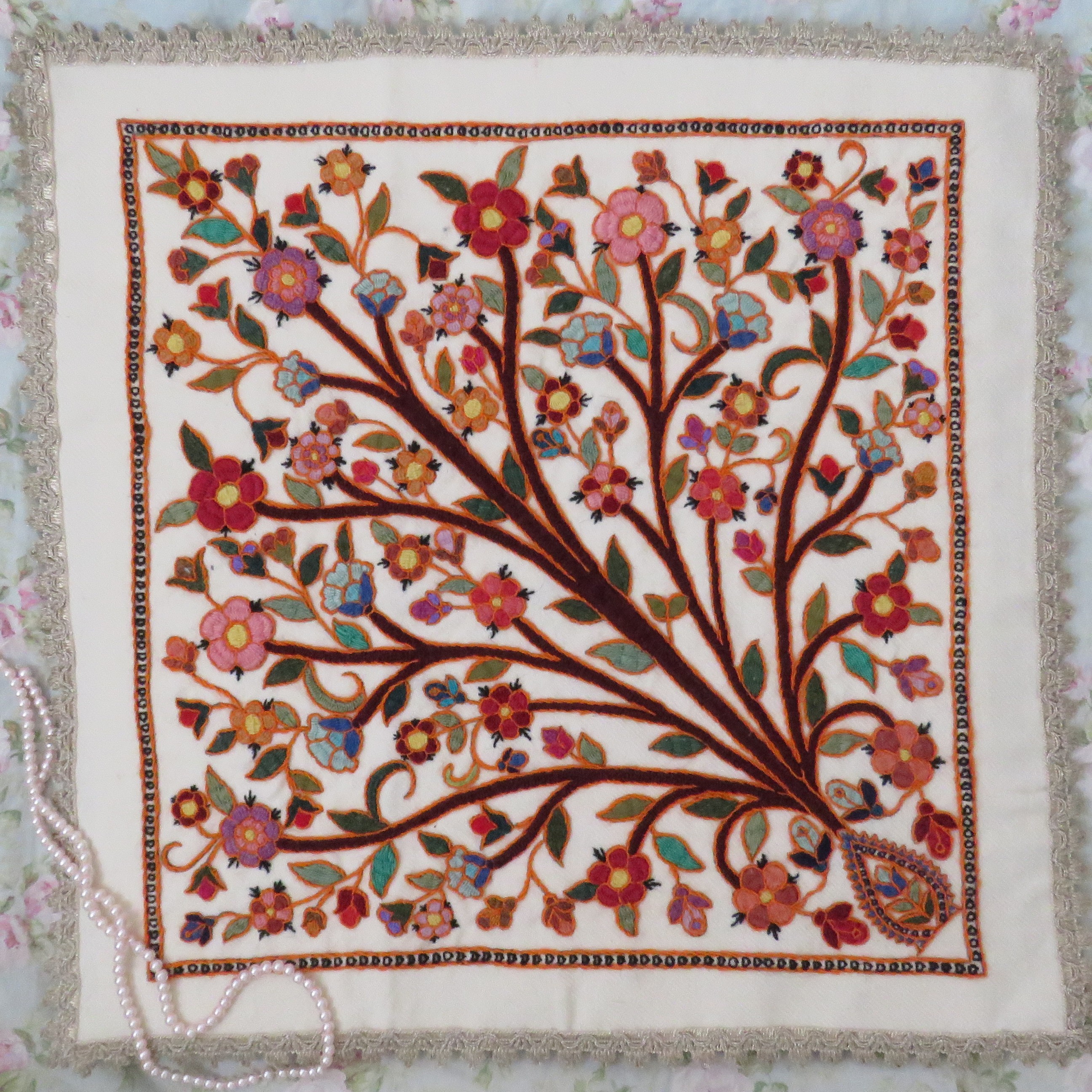 رومیزی پته دوزی یا تابلو پته دوزی،صنایع دستی،ارسال رایگان درخت زندگانی،دست دوز، کادو سنتی مهمان خارجی،سوزن دوزی پته دریا