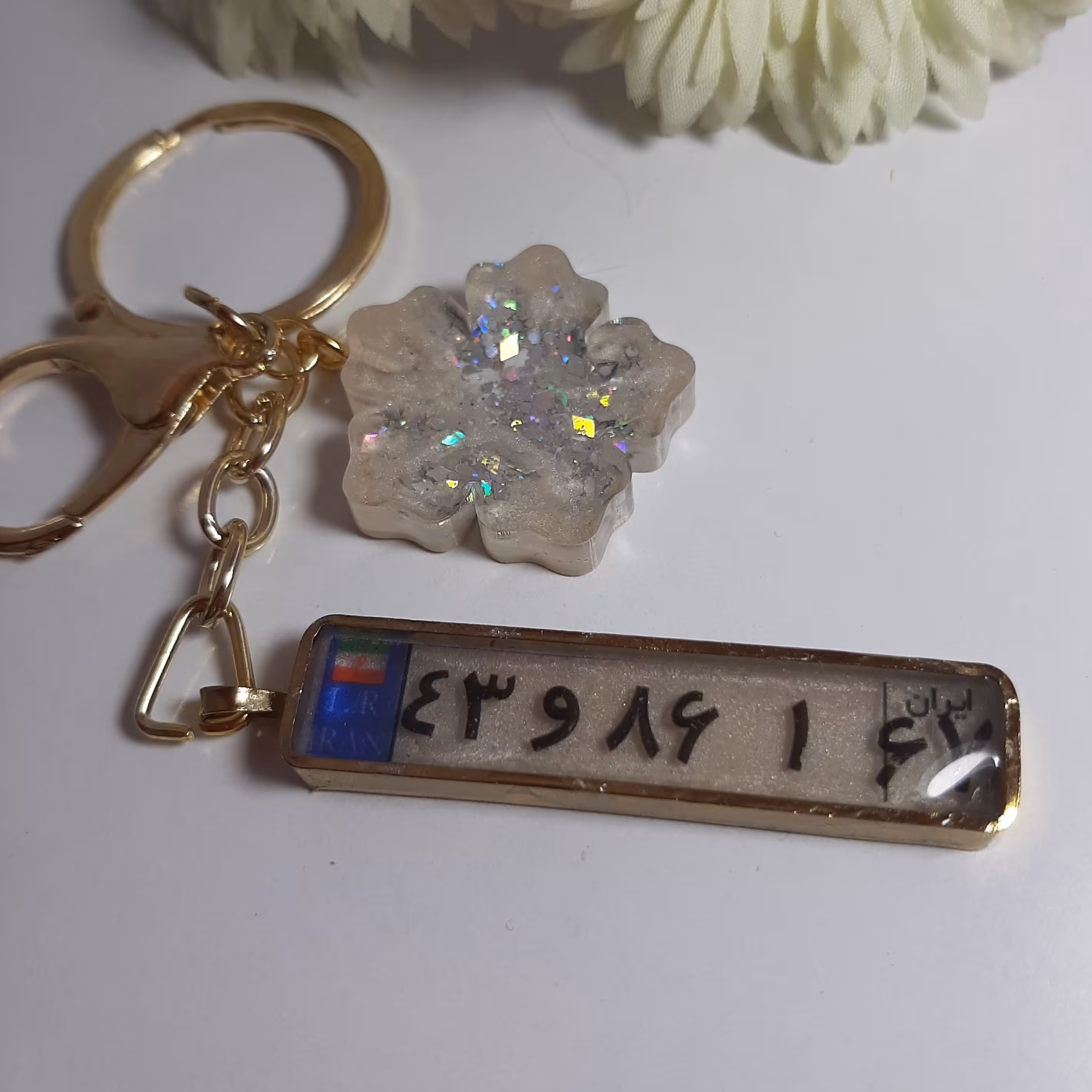 سرکلیدی قفل دار پلاک ماشین با شماره مورد نظر مشتری همراه با گل یا پروانه 