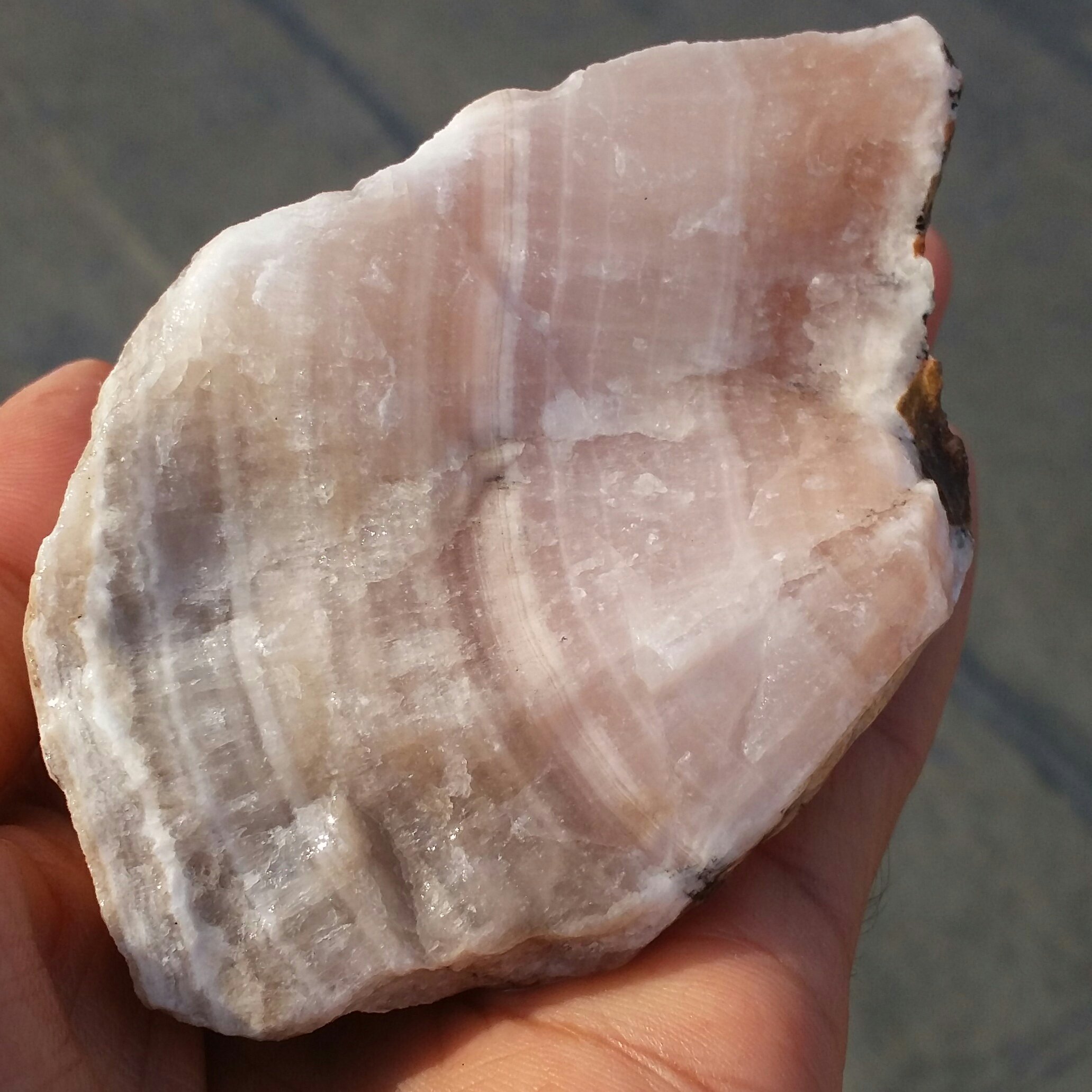 سنگ راف وارداتی آراگونیت صورتی سفید بسیار کمیاب  100 در 100 طبیعی  شاهکار خلقت با قابلیت ساخت چند نگین  محشر کد 7707
