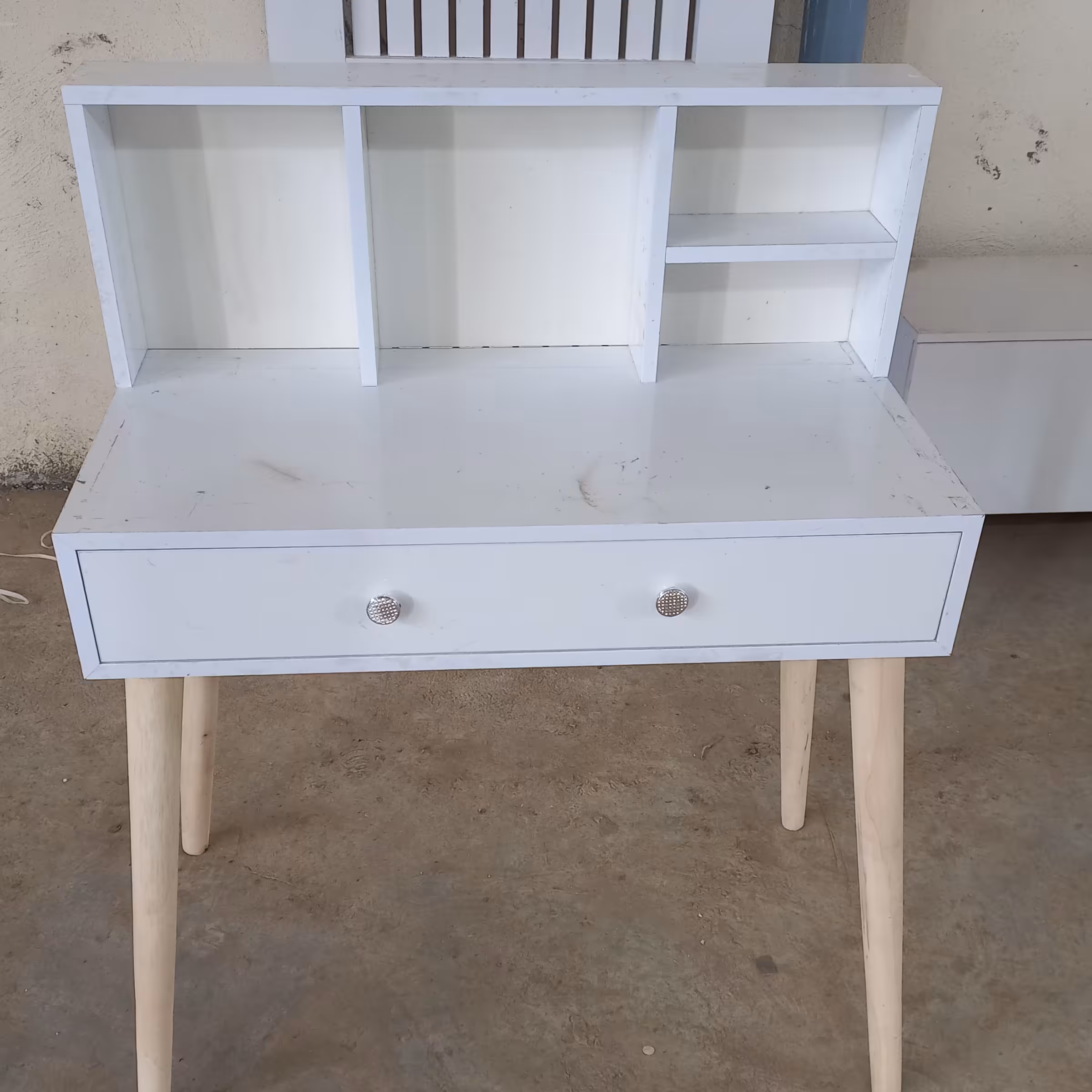 میز تحریر کم جا پس کرایه