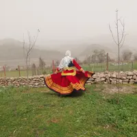 لباس محلی مخمل دیلمانی. جنس مخمل و یراق دوزی شده و فوق العاده پرکار  مناسب سایز 38تا42 شامل پیراهن دامن جلیقه و سربند