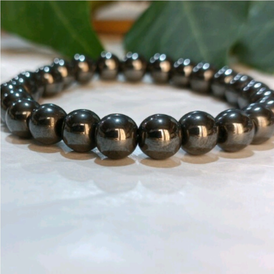 دستبند سنگ حدید دودی اصل با کیفیت درجه یک و گره کشویی قابل تنظیم و امکان تبدیل به بند کشی در صورت تمایل شما 