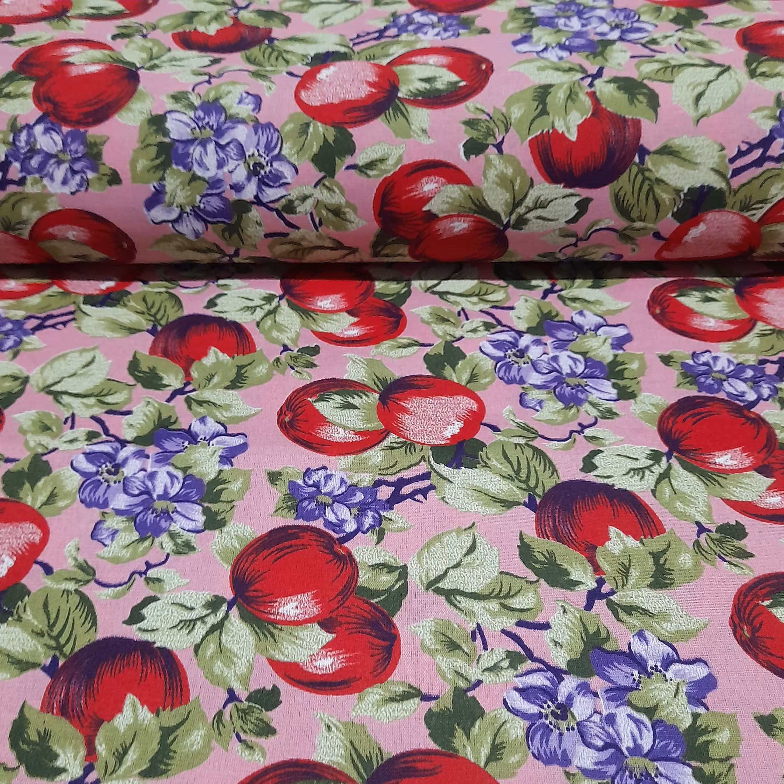 پارچه  میوه ای عرض 1.5  رنگ ثابت