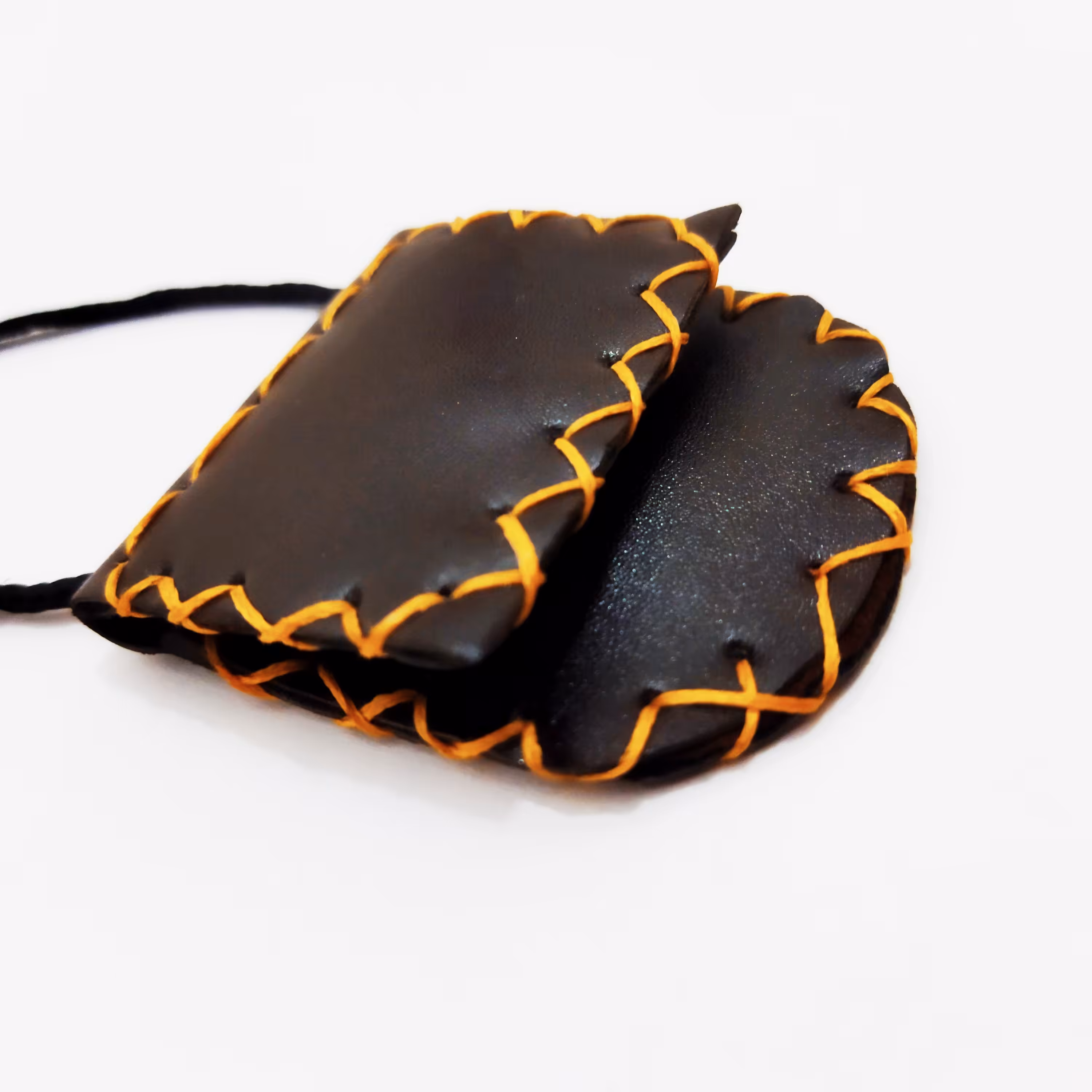 کیف دعا.جادعای چرم.جا دعایی.حرز امام جواد.جاحرزی.چشم ونظر.گردنبند چرم.کیف گردن آویز.