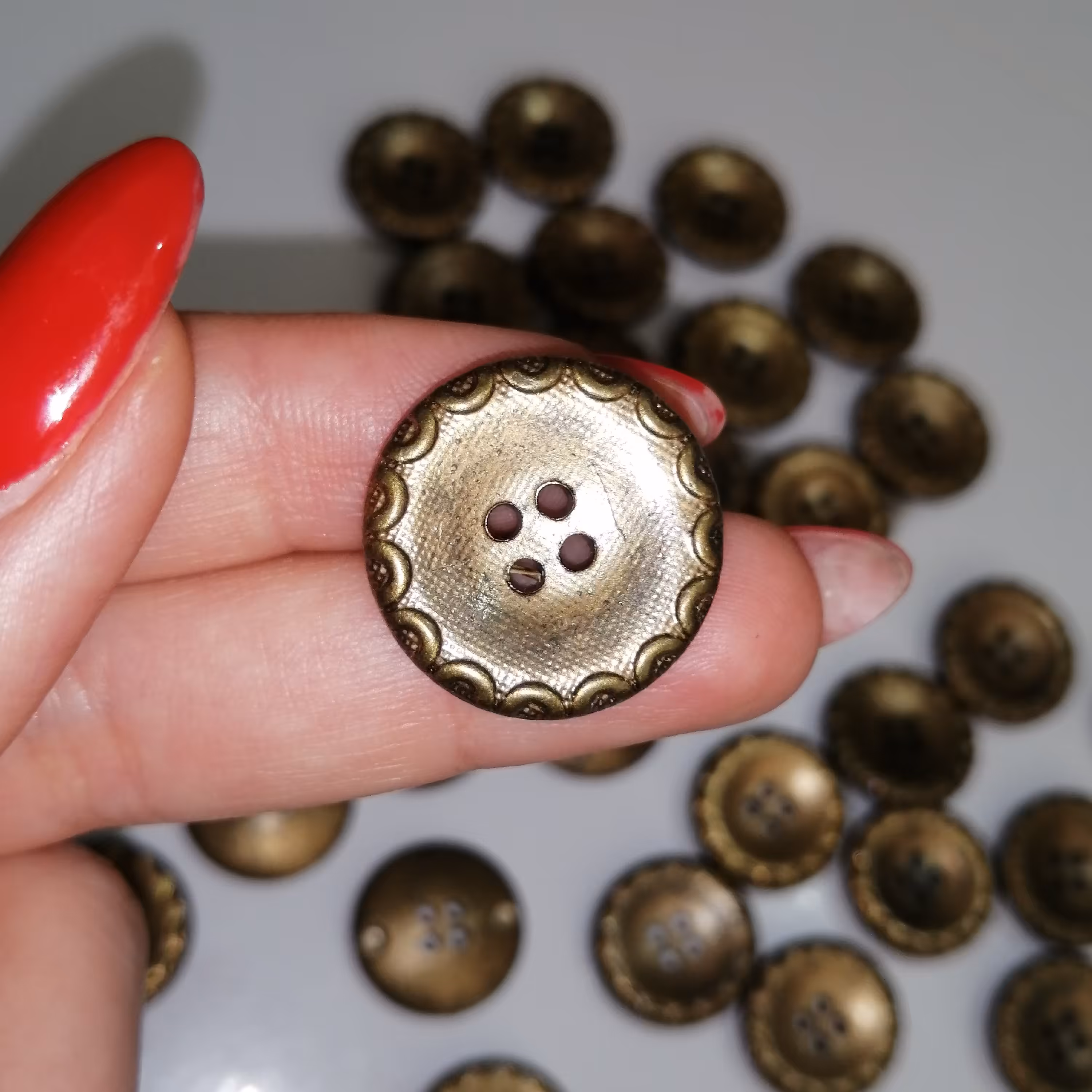 دکمه لباس طرح مسی دایره قلبی طلایی بسته 10 عددی 