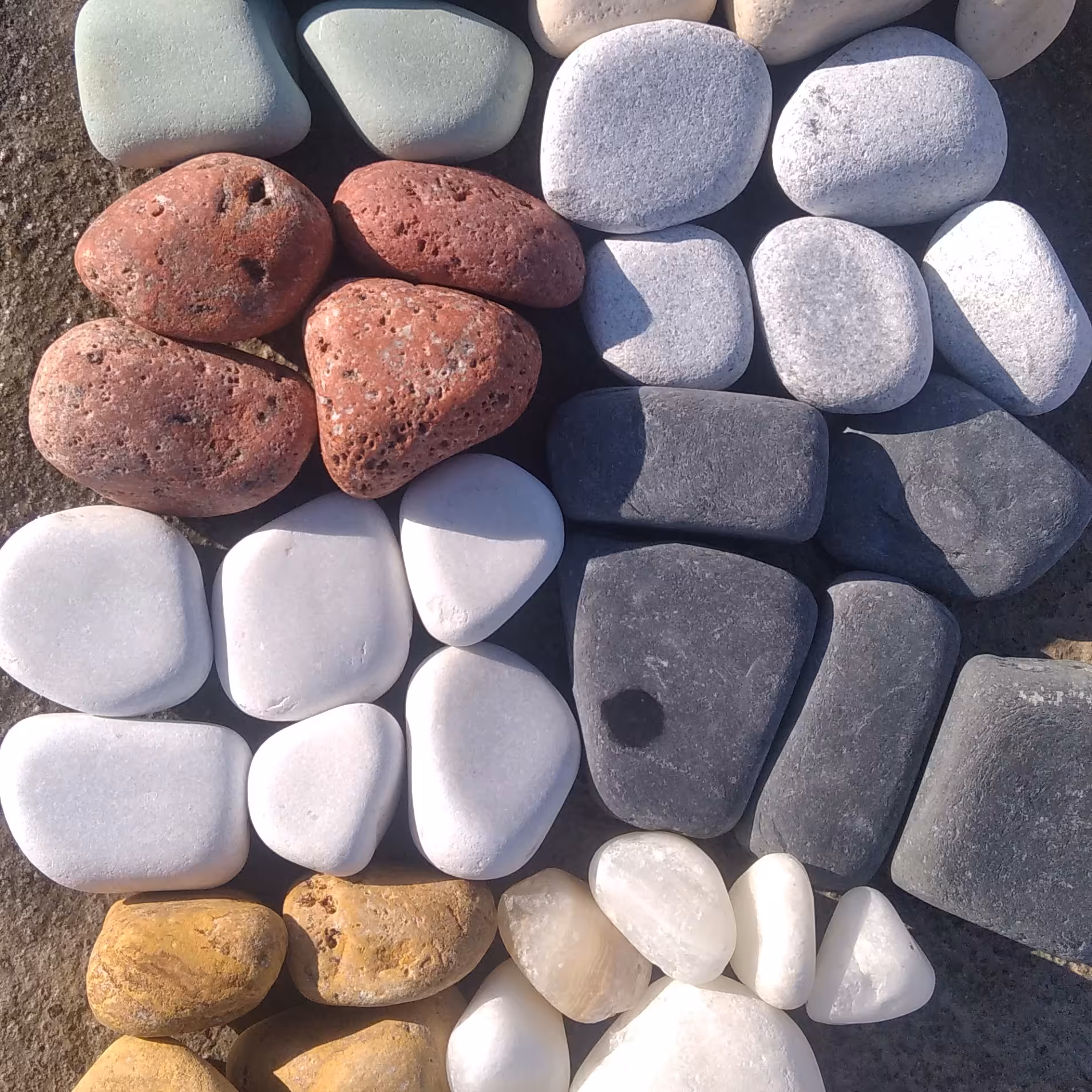 سنگ قلوه رودخانه ای کیسه 30 کیلویی (هزینه ارسال بامشتری ودرموقع تحویل محصول هزینه ارسال دریافت میشود)