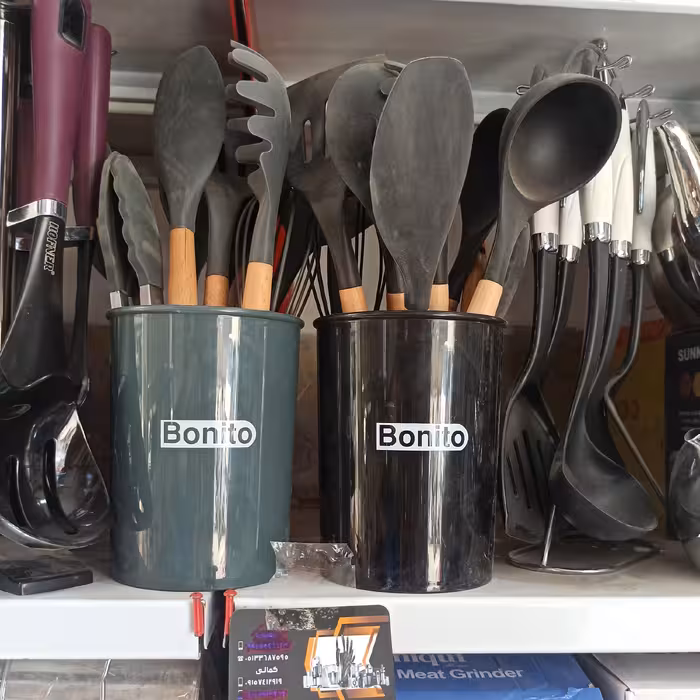 ست کفگیر و ملاقه سلیکون دسته چوب بامبو 12پارچه با سطل فلزی کفگیر ملاقه انبر  مشکی طوسی سایز بزرگ