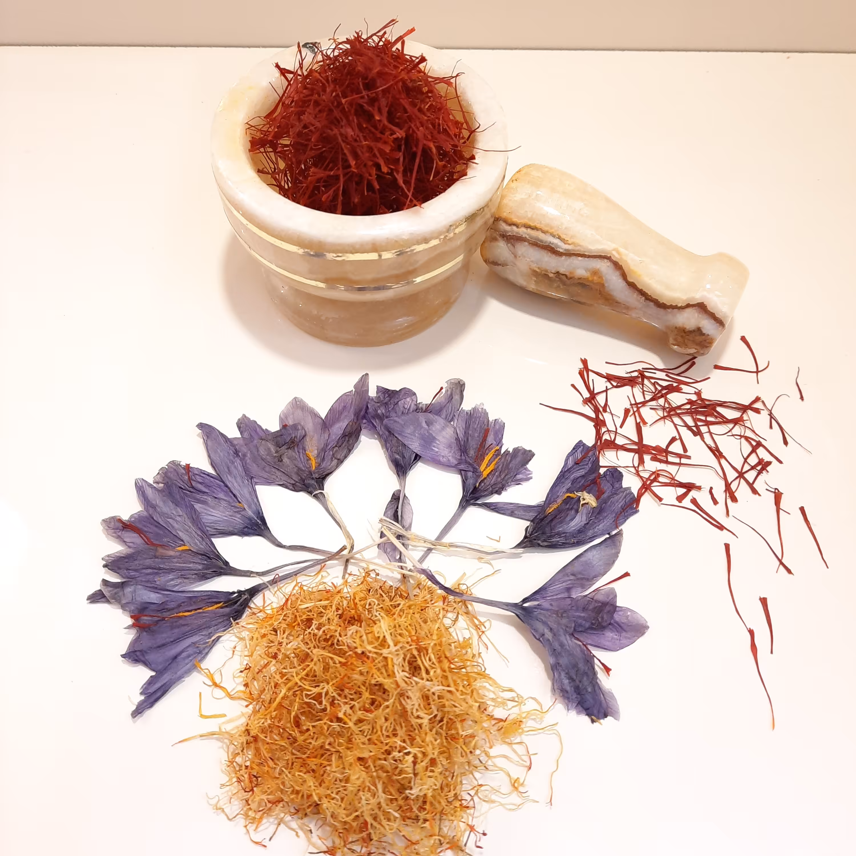 زعفران سوپر نگین درجه یک رضوان یک مثقالی  ظرف آذین