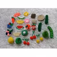 پک میوه بافتنی به همراه سه تابیسکویت زیبادرغرفه بافتنی پونه...خیلی نازو خوشگلن مناسب رو یخچالی اویزکلید و د