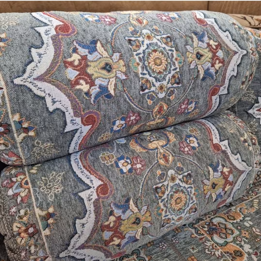 پشتی سنتی گرد لوله ای در شش رنگ طوسی کرمی زرشکی آبی سورمه ای و قهوه ای 
سایر 20 در 55
جنس مخمل شانل
قیمت برای یک عدد 