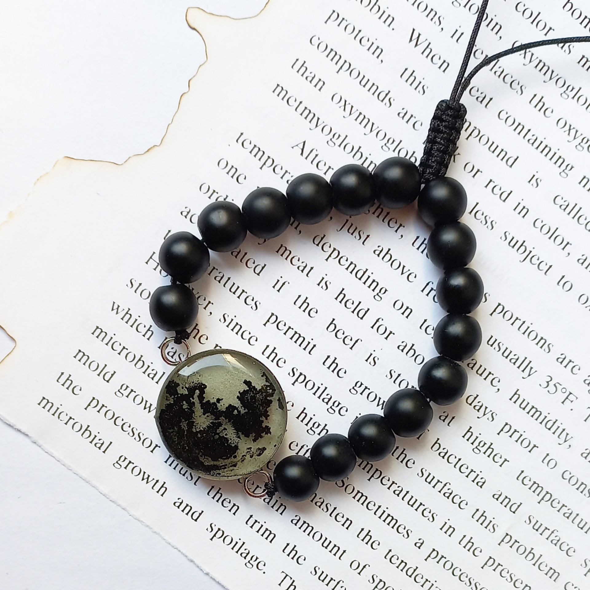 دستبند اسپرت ماه شبتاب