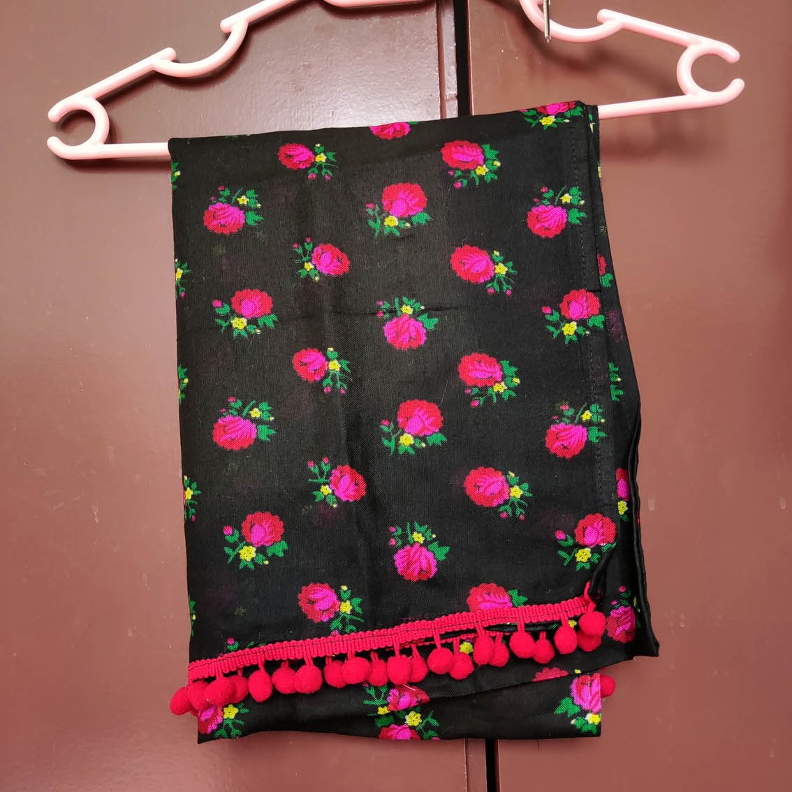 یک شال هنری و جذاب موهر اصل