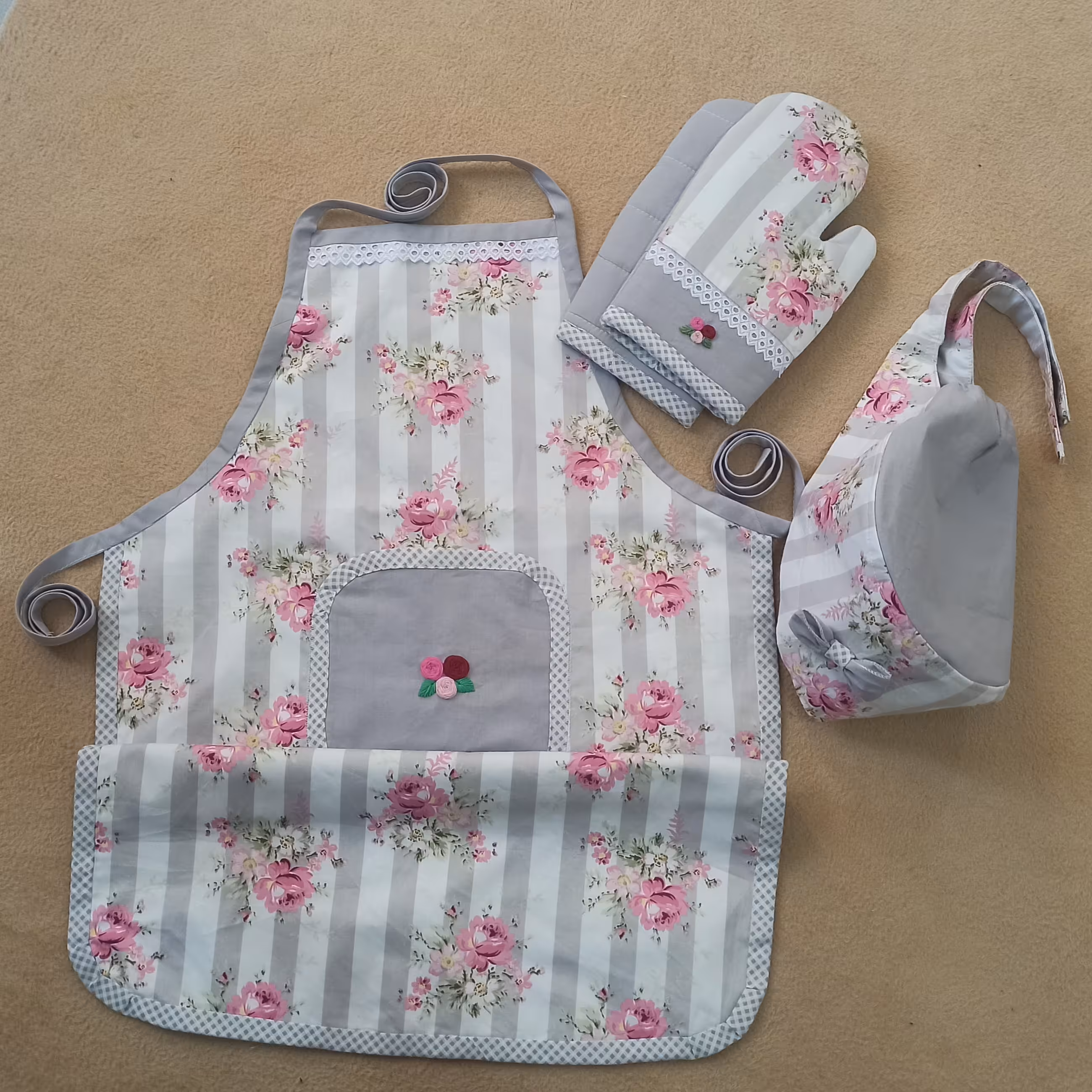 سرویس پیشبند و دستکش و کلاه آشپزی