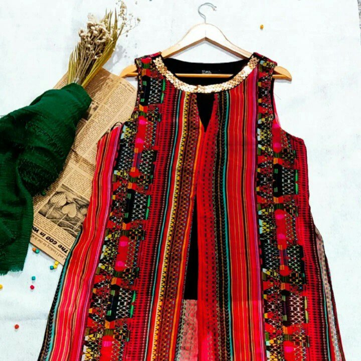پیراهن جذاب و خوش رنگ و همچی تموووووم بگم خیال خودم و راحت کنم
