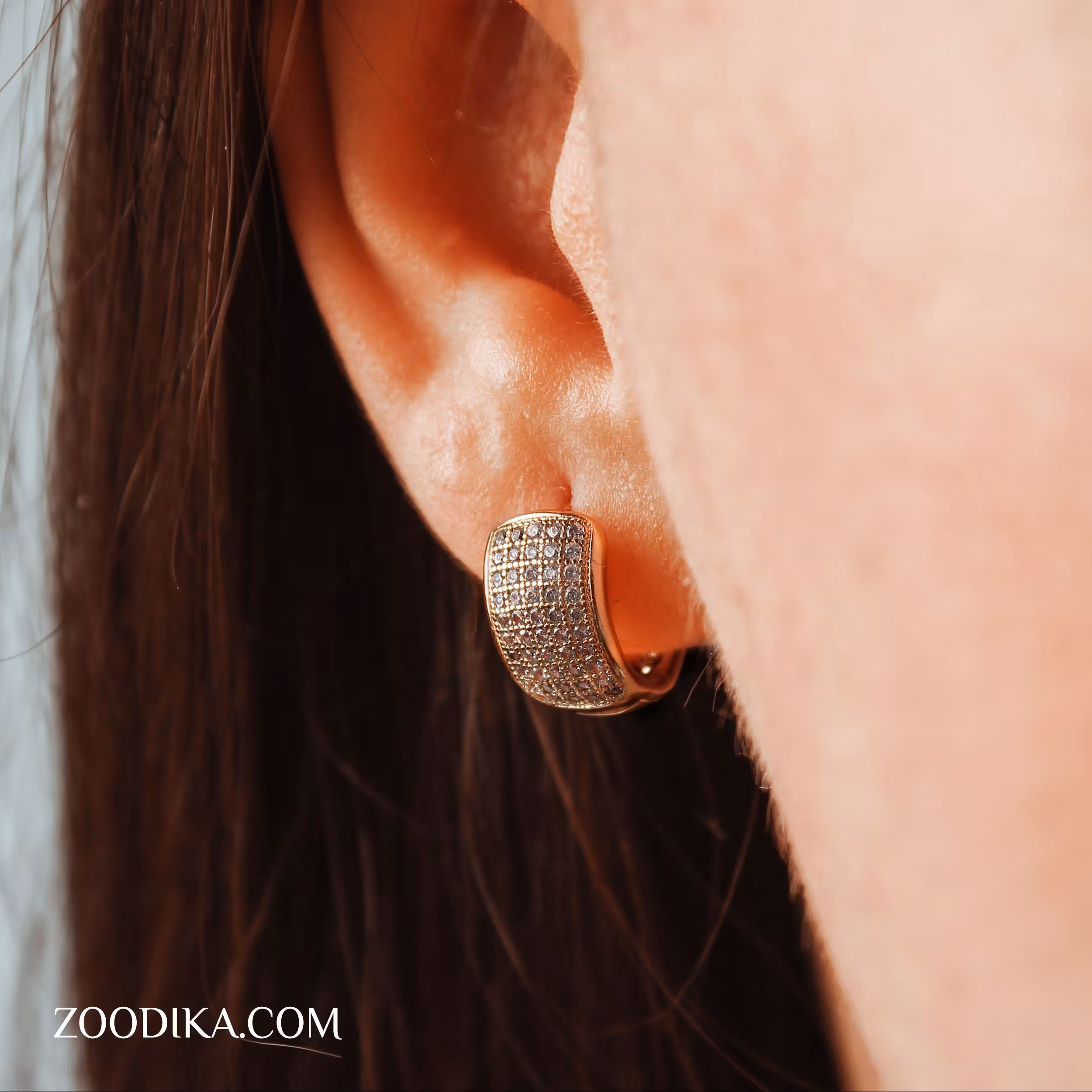 گوشواره ژوپینگ مدل پر نگین طرح طلا رنگ ثابت ضد حساسیت  AAC-27